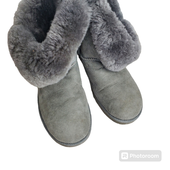 UGG grey Bailey button boots size 9 - Picture 2 of 8